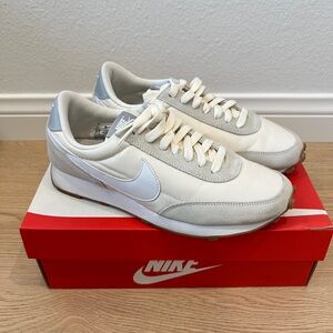 Nike Women’s Daybreak Retro Runner - Size 7W - Summit White/ White Pale/ Ivory
